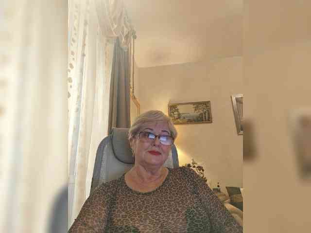 KarinkaSweet webcam