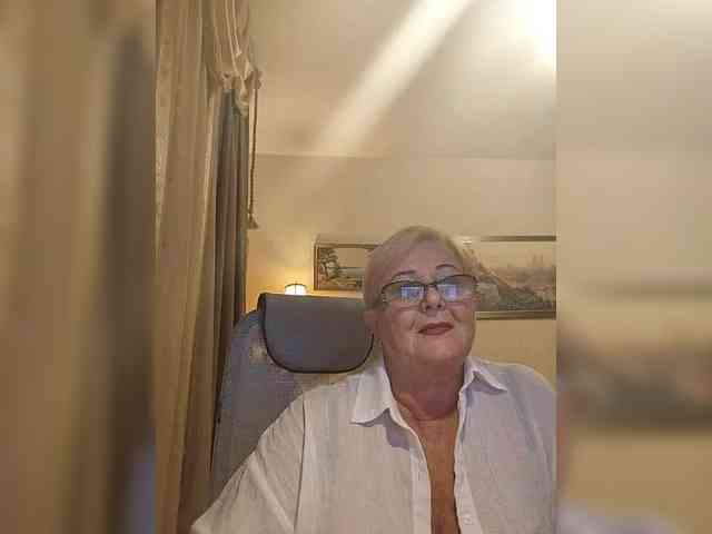KarinkaSweet webcam