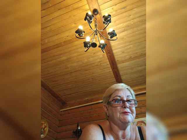 KarinkaSweet webcam