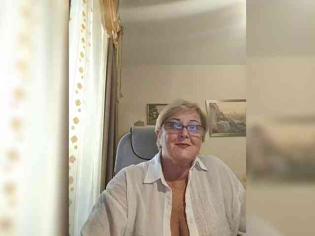KarinkaSweet webcam