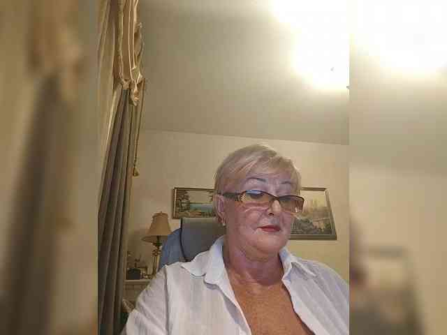 KarinkaSweet webcam