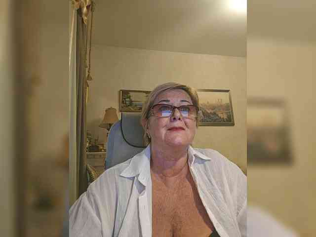 KarinkaSweet webcam