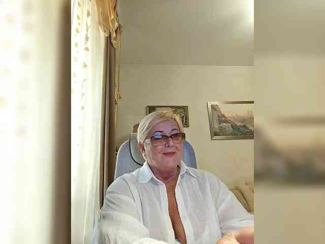 KarinkaSweet webcam