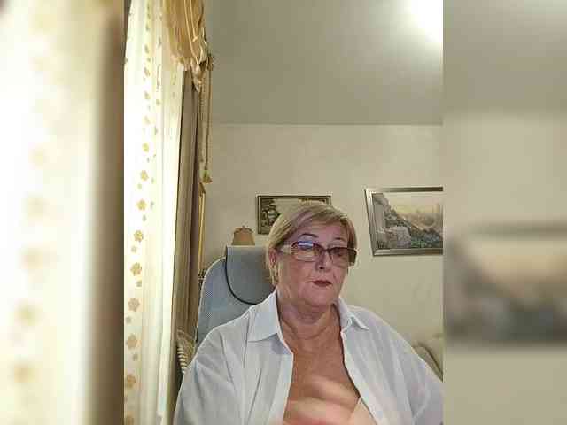 KarinkaSweet webcam