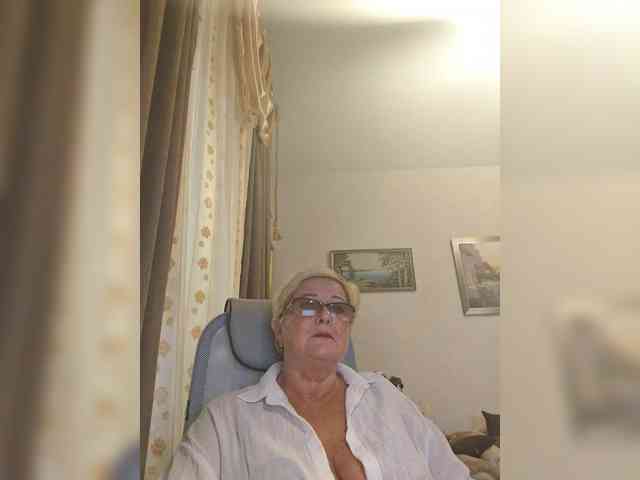 KarinkaSweet webcam