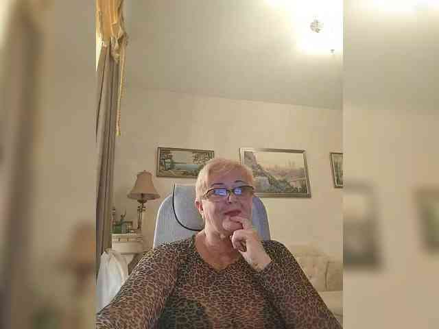 KarinkaSweet webcam