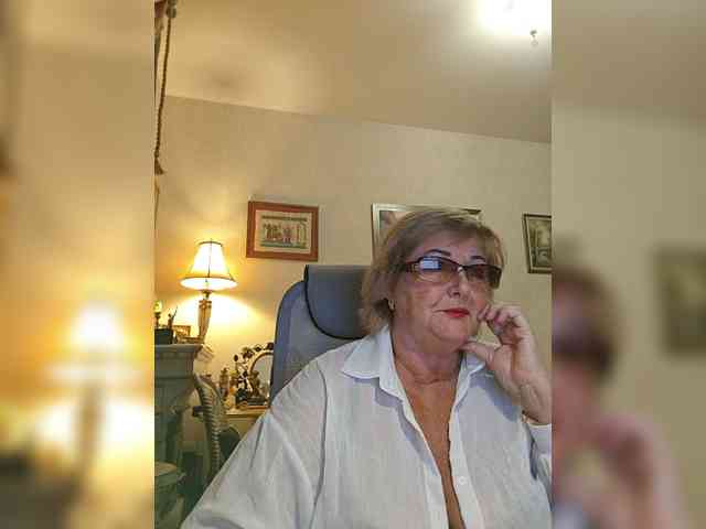 KarinkaSweet webcam