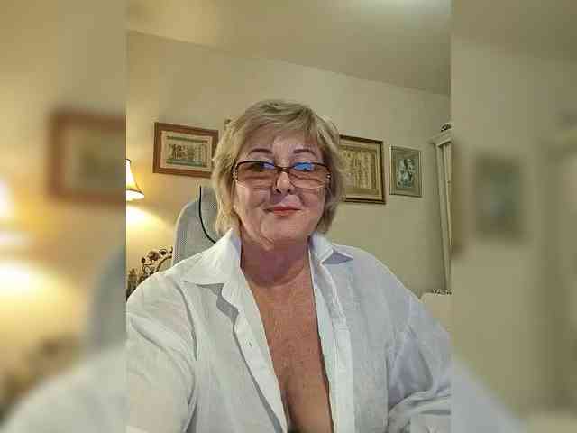 KarinkaSweet webcam