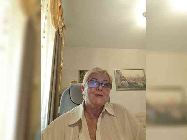 KarinkaSweet webcam