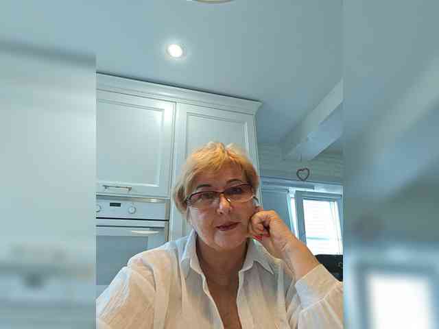 KarinkaSweet webcam