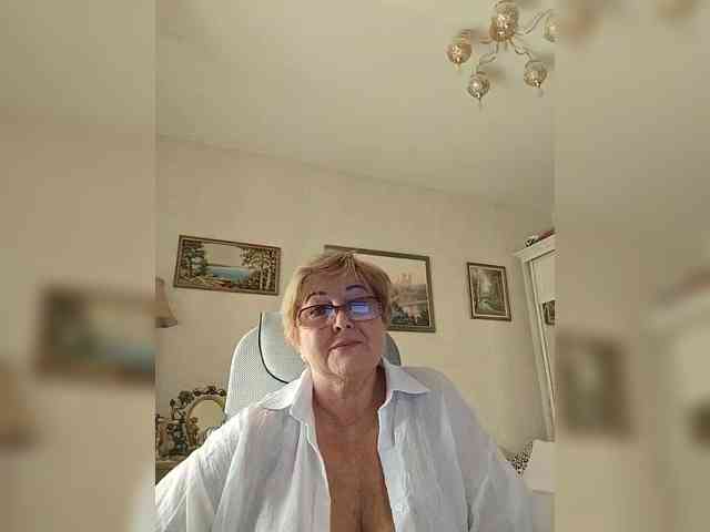 KarinkaSweet webcam
