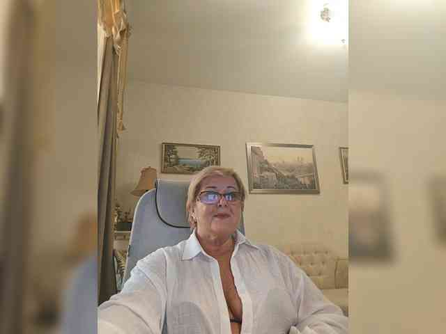 KarinkaSweet webcam