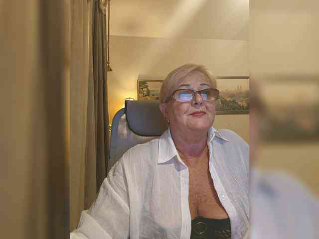 KarinkaSweet webcam
