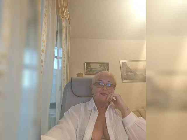 KarinkaSweet webcam