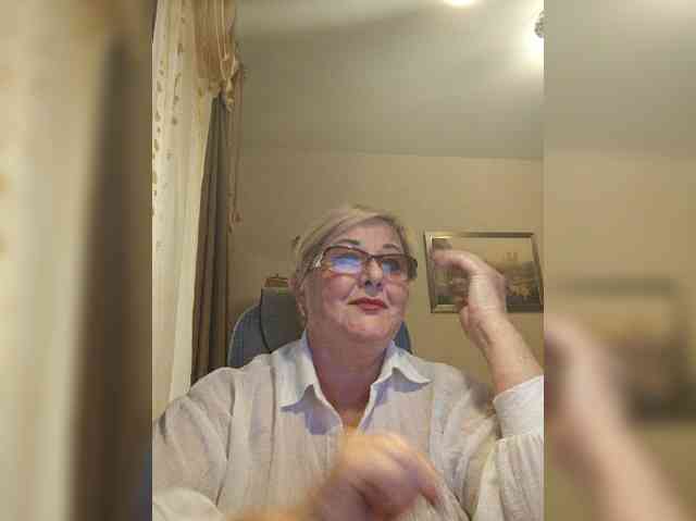 KarinkaSweet webcam
