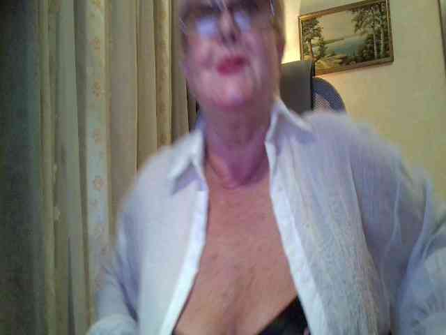 KarinkaSweet webcam