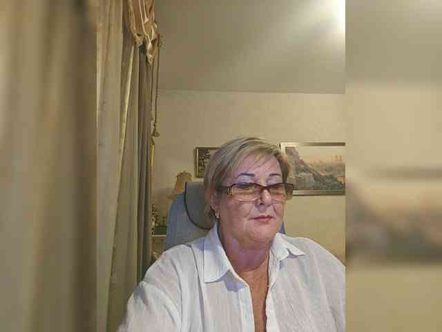 KarinkaSweet webcam
