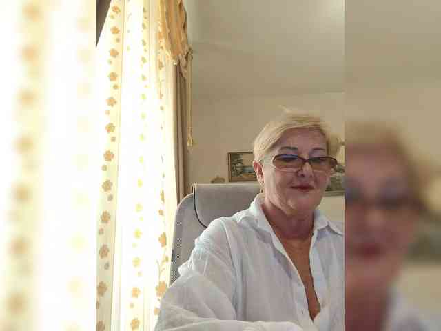 KarinkaSweet webcam