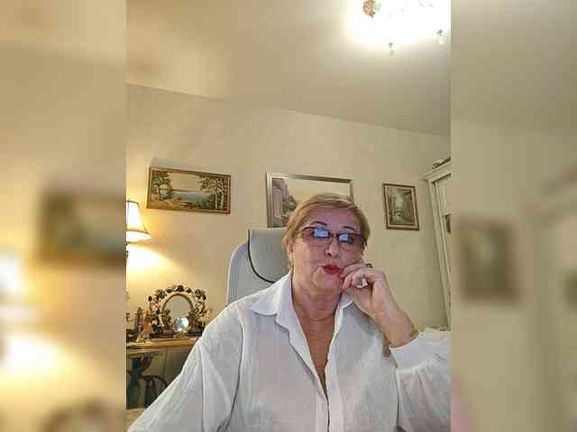 KarinkaSweet webcam
