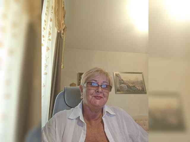 KarinkaSweet webcam