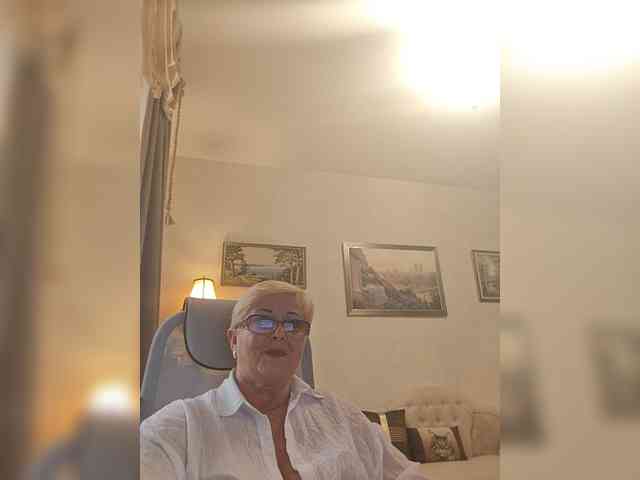 KarinkaSweet webcam
