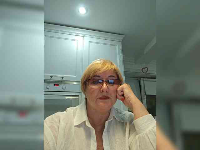 KarinkaSweet webcam