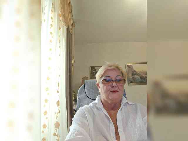 KarinkaSweet webcam
