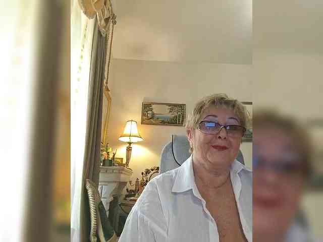 KarinkaSweet webcam