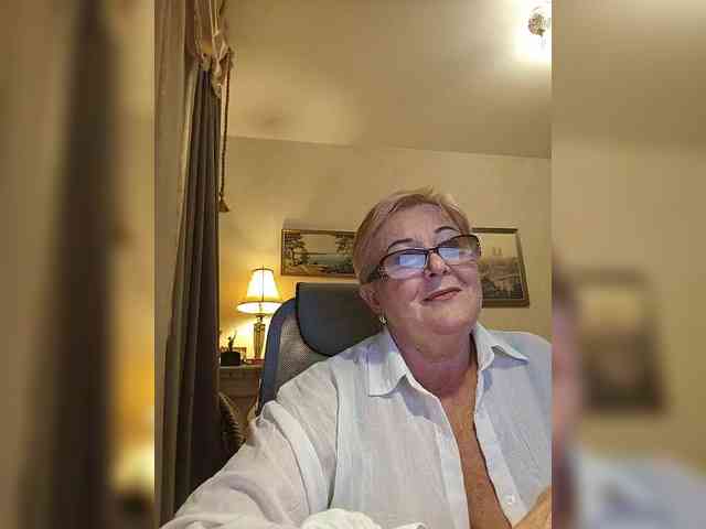 KarinkaSweet webcam