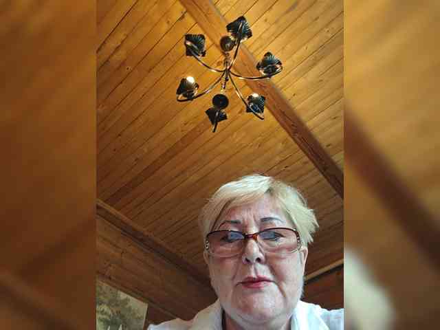 KarinkaSweet webcam
