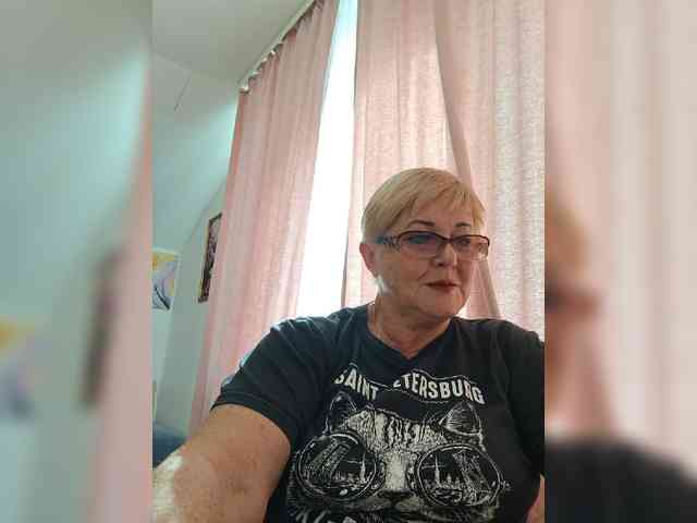KarinkaSweet webcam