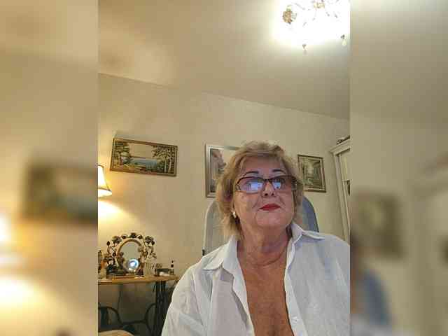 KarinkaSweet webcam