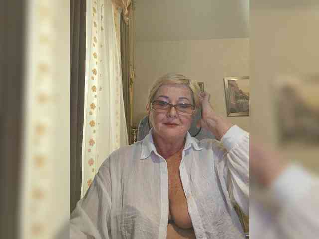 KarinkaSweet webcam