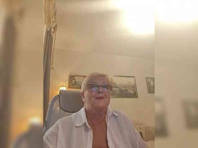 KarinkaSweet webcam
