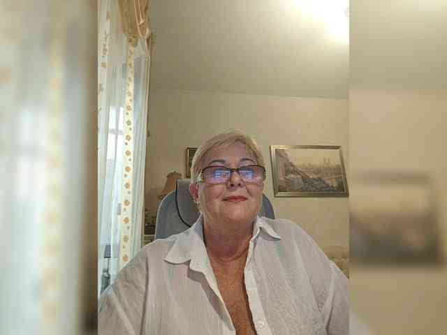 KarinkaSweet webcam