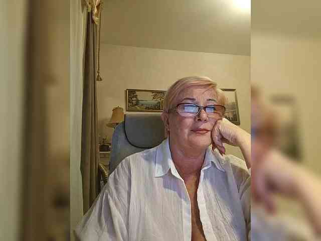 KarinkaSweet webcam