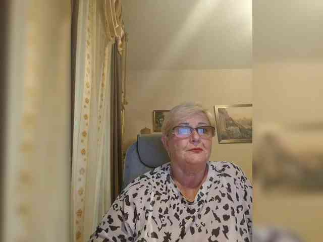 KarinkaSweet webcam