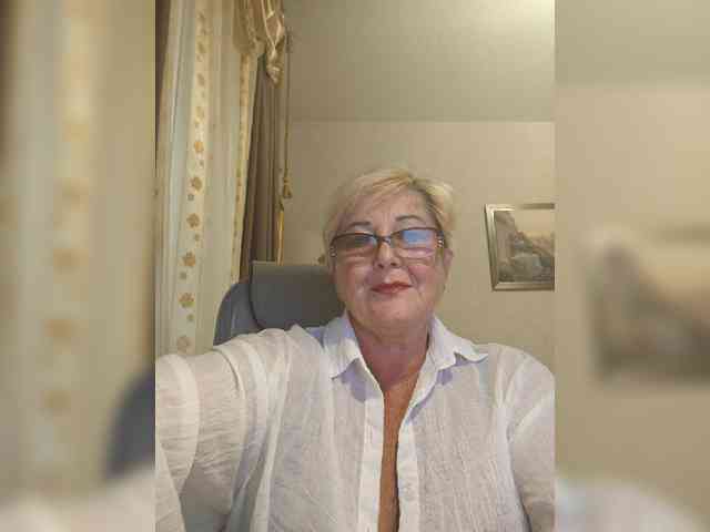 KarinkaSweet webcam