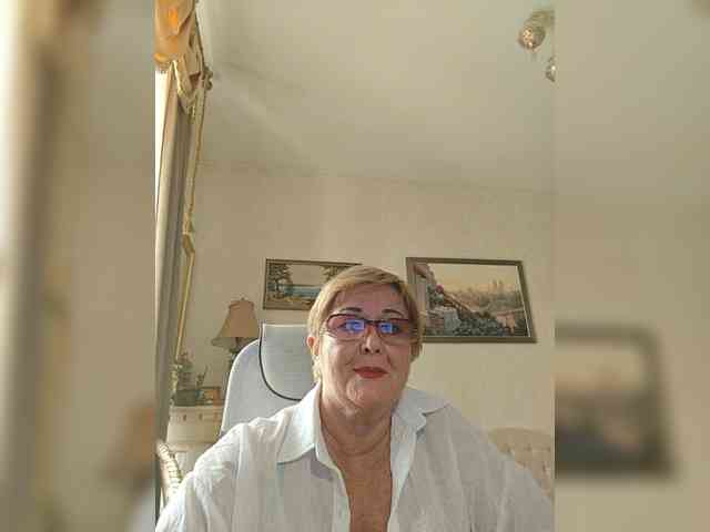 KarinkaSweet webcam