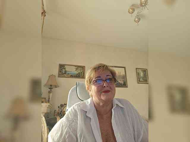 KarinkaSweet webcam