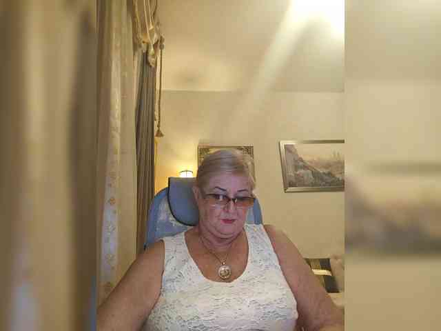 KarinkaSweet webcam