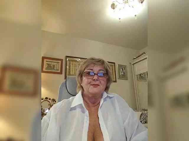 KarinkaSweet webcam