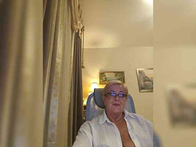 KarinkaSweet webcam