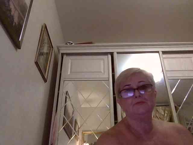 KarinkaSweet webcam