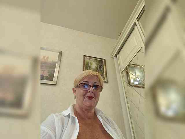 KarinkaSweet webcam