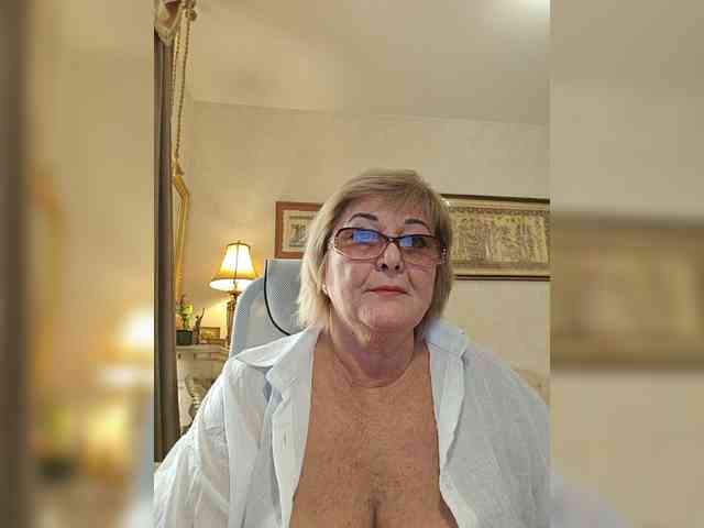 KarinkaSweet webcam