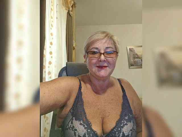 KarinkaSweet webcam