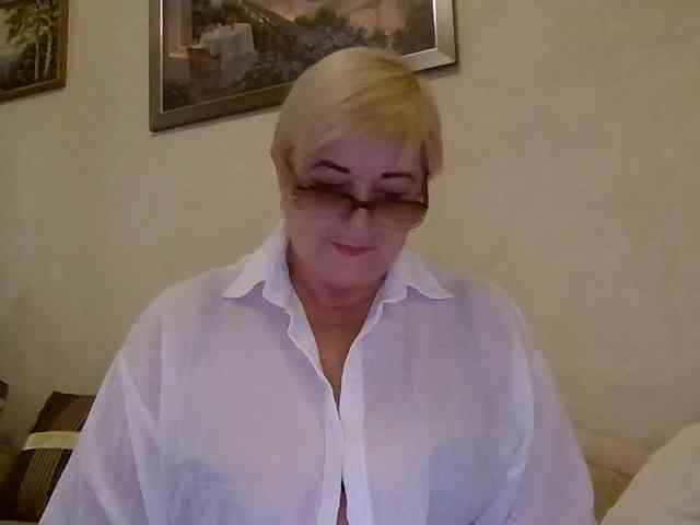 KarinkaSweet live female cam on bongacams
