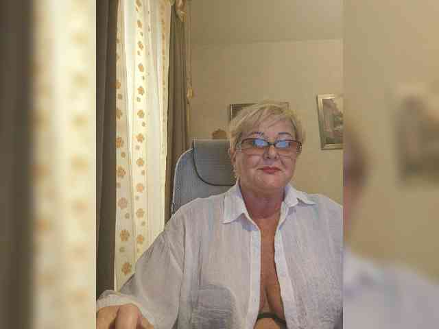 KarinkaSweet webcam
