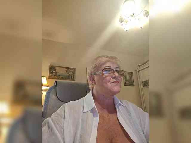 KarinkaSweet webcam